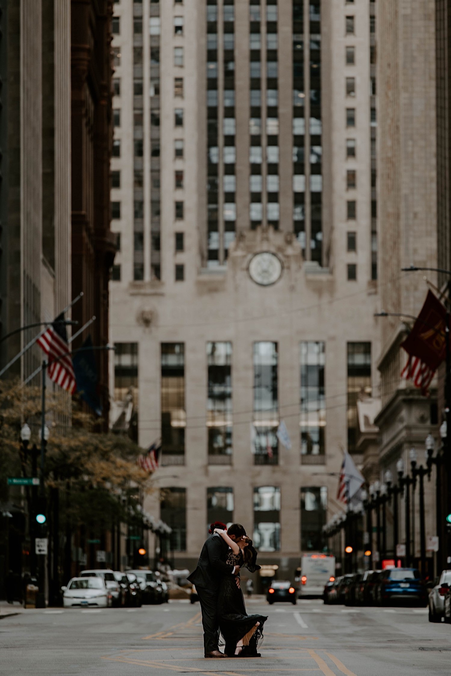 Couple kiss in street of Chicago after City Hall elopement